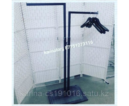 Стойка для демонстрация одежды